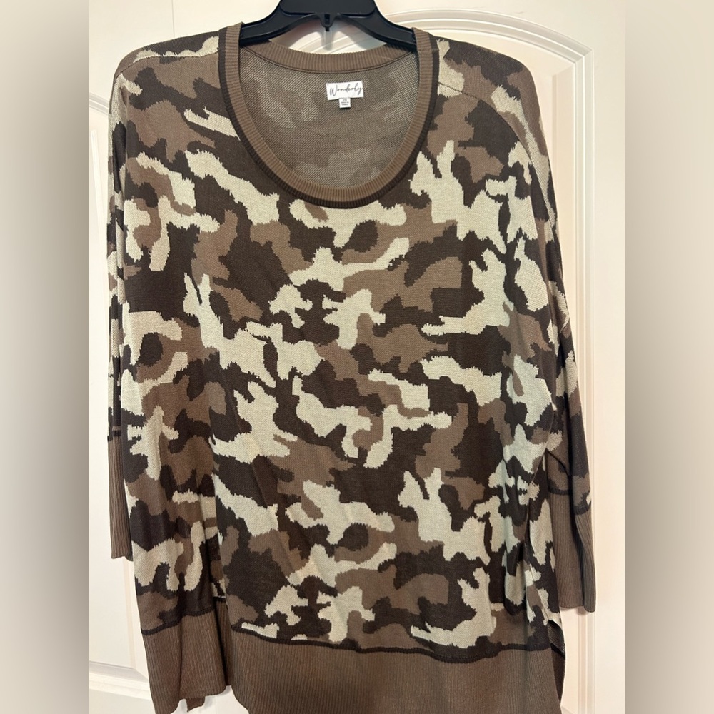 Wonderly cammo print sweater. Size 2X